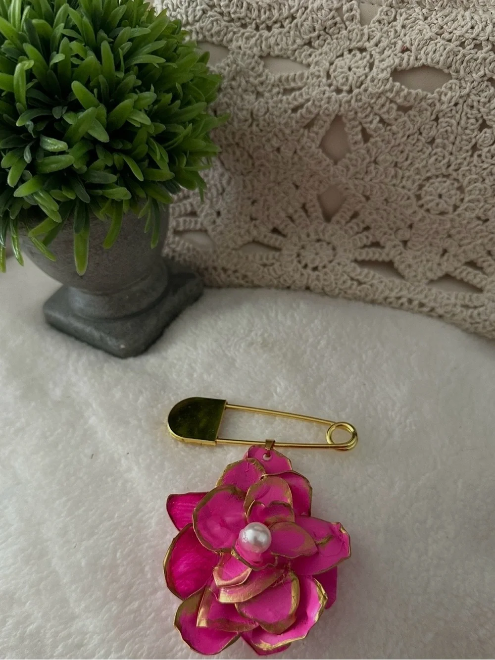 Gold-Tone Safety Pin Brooch with Pink ♻️plastic Flower and Pearl Accent